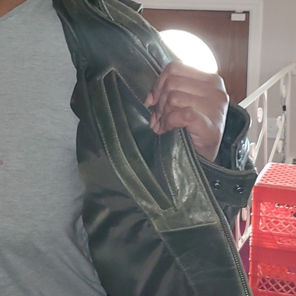 Leather jacket - Picture 6 of 15